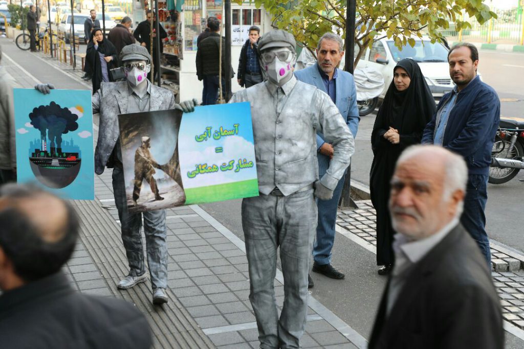 اجرای نمایش خیابانی با موضوع کاهش آلودگی هوا در منطقه ۱۳
