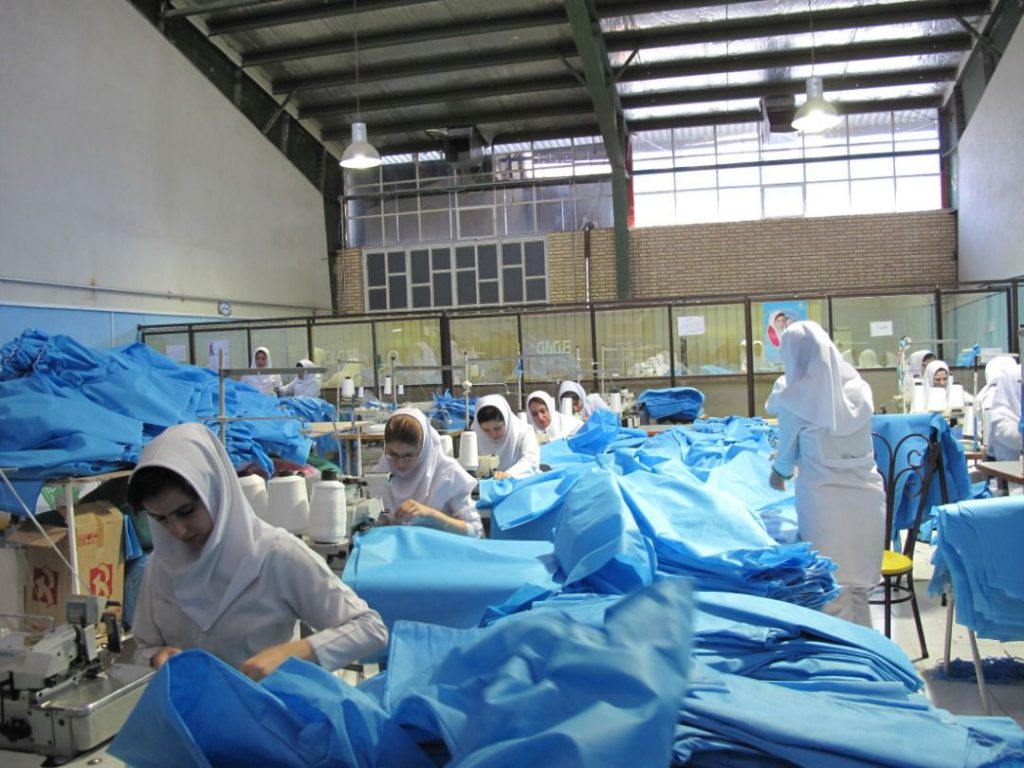 مدنی خبر داد: تولید ۶۰ هزار لباس ایزوله بیمارستانی با مشارکت بنیاد برکت