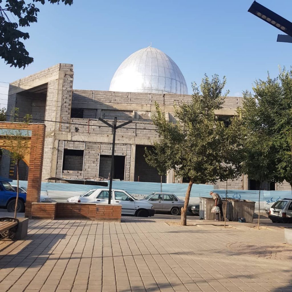 اتمام عملیات نصب گنبد مسجد حضرت ابوالفضل (ع) در منطقه 19