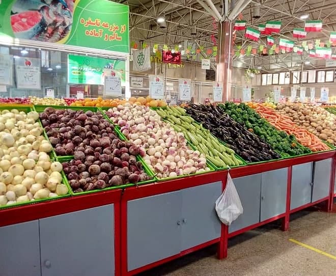 کاهش قیمت بادمجان و گوجه فرنگی در میادین میوه و تره بار
