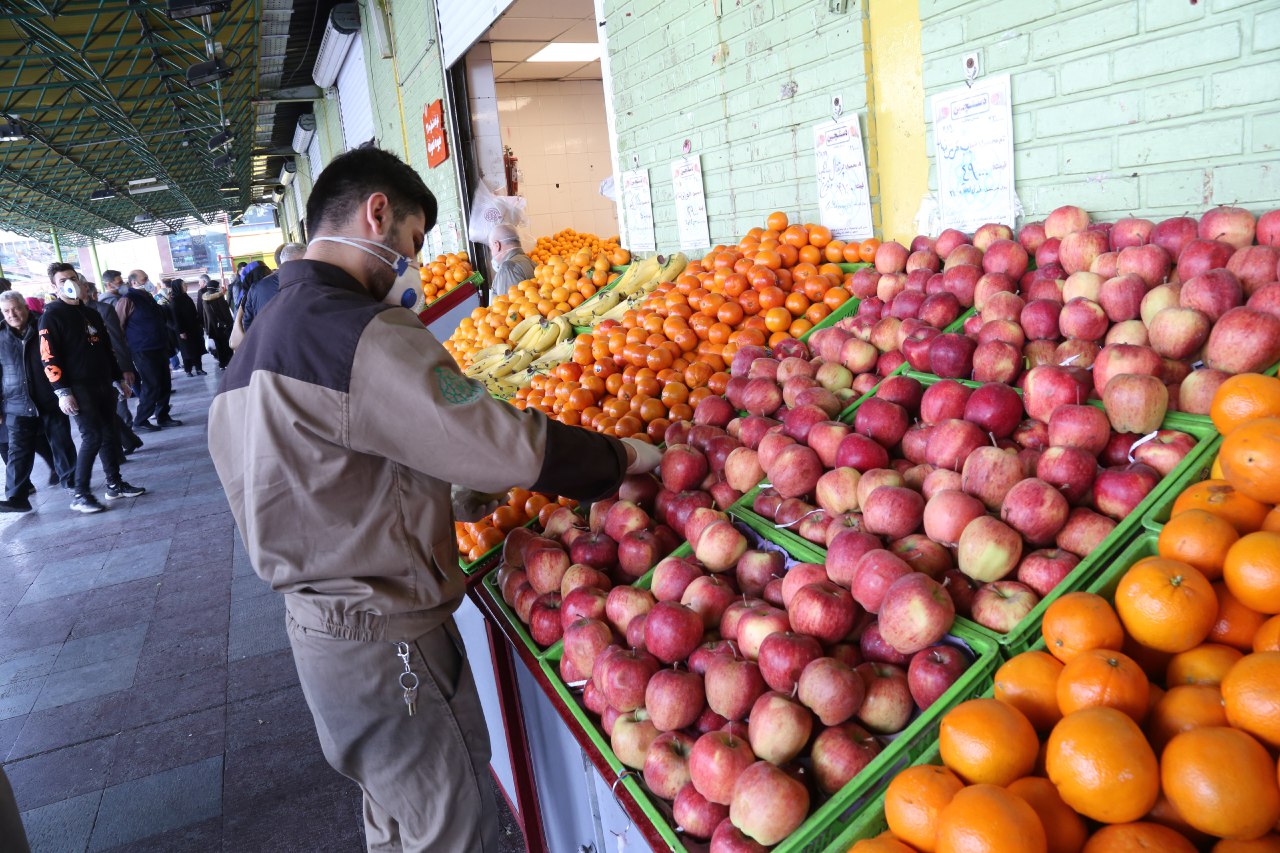 پرتقال و سیب، میوه‌های محبوب تهرانی‌ها در سال 99