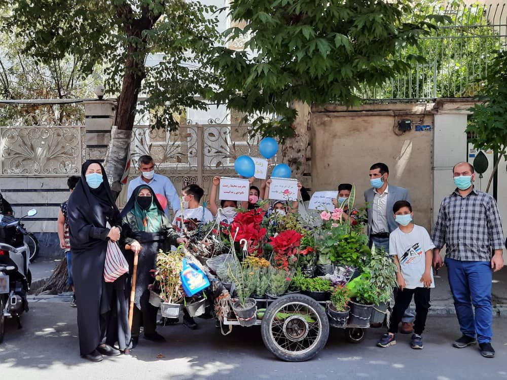 ‍ با مشارکت شهروندان محله های مرکزی شهر تهران کاشت و نگهداشت مشارکتی گل و گیاه آغاز شد