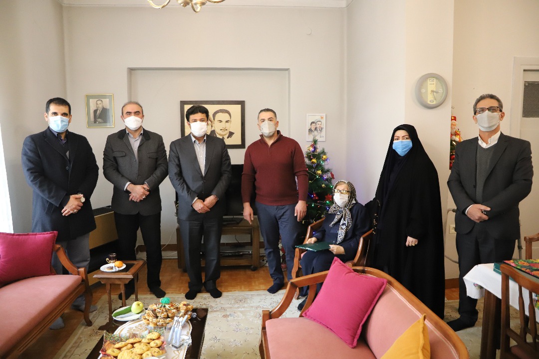 دیدار شهردار منطقه 7 با خانواده شهیدان موسیسیان