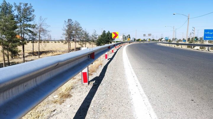 افزایش ایمنی بزرگراه های منطقه ۱۹ با نصب ۷۰۰ عدد شبرنگ ترافیکی