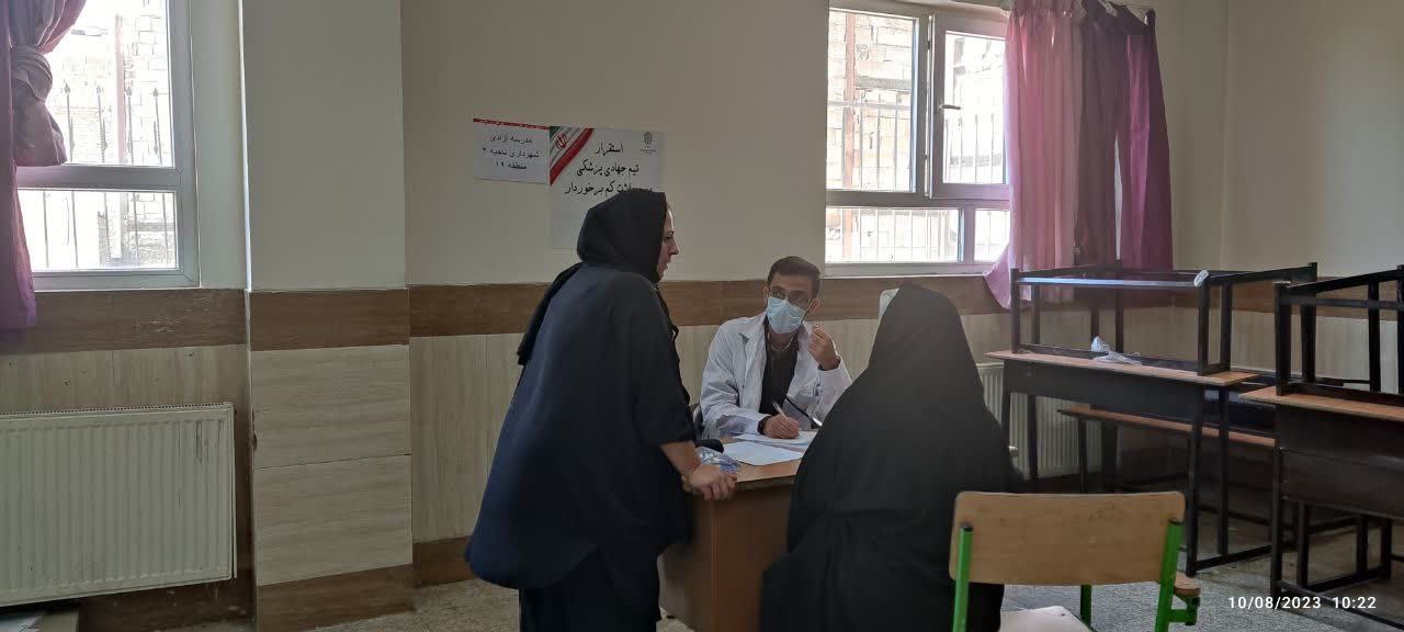 تيم جهادي سلامت محور در محلات کم برخوردار منطقه 19خدمت رسانی می کند