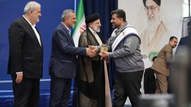 ایدکوپرس سایپا تندیس ۵ شرکت برتر ایران را از رییس جمهور دریافت کرد